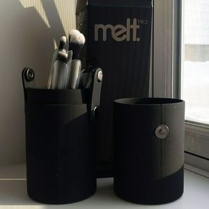 BNIB Melt Cosmetics brushes with Silicone brush holder